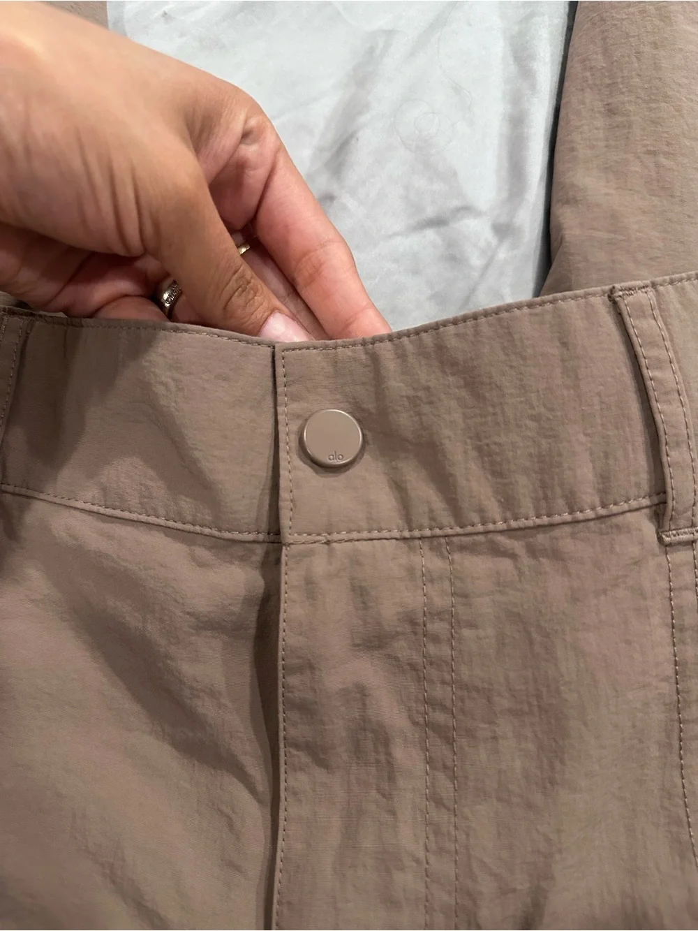 ALO Yoga Wide-Leg Cargo Pants in Mauve Taupe